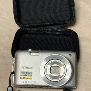 Nikon Coolpix S3200 16 MP 6x Optical Zoom 2.7" LCD HD Video Digital Camera